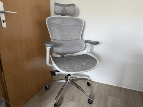 Der Stuhl komplett zusammengebaut