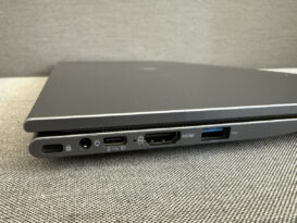 Anschlussmöglichkeiten des Acemagic LX15 Pro auf der linken Seite: Kensington-Lock, Netzteil, USB-C, HDMI 1.4 und USB 3.2