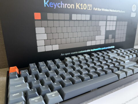 Das Thumbnail zum Artikel über die Keychron K10 QMK