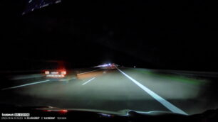 Eine Nachtaufnahme mit der Baseus PrimeTrip VD1 Pro (vorne)