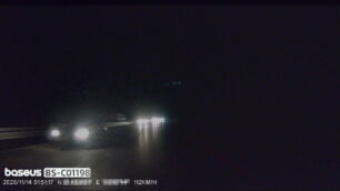 Eine Nachtaufnahme von der Rückkamera der Baseus PrimeTrip VD1 Pro