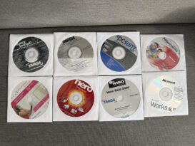 Recovery-Disks und ein ordentliches Softwarepaket bringt das Targa-Notebook.