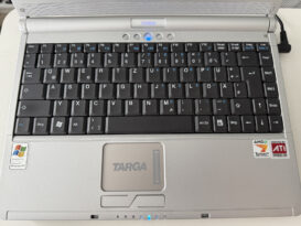 Auch die Tastatur, das Touchpad und die Handballenauflage deuten auf geringe Nutzungsspuren hin.
